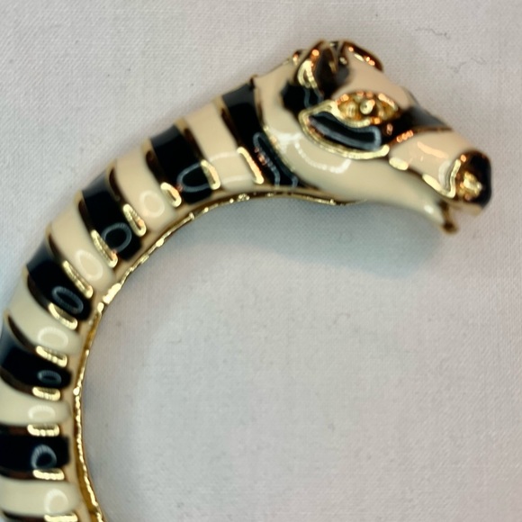 Kenneth Jay Lane Vintage Zebra bangle bracelet - NEW - Black and white enamel - Picture 17 of 17